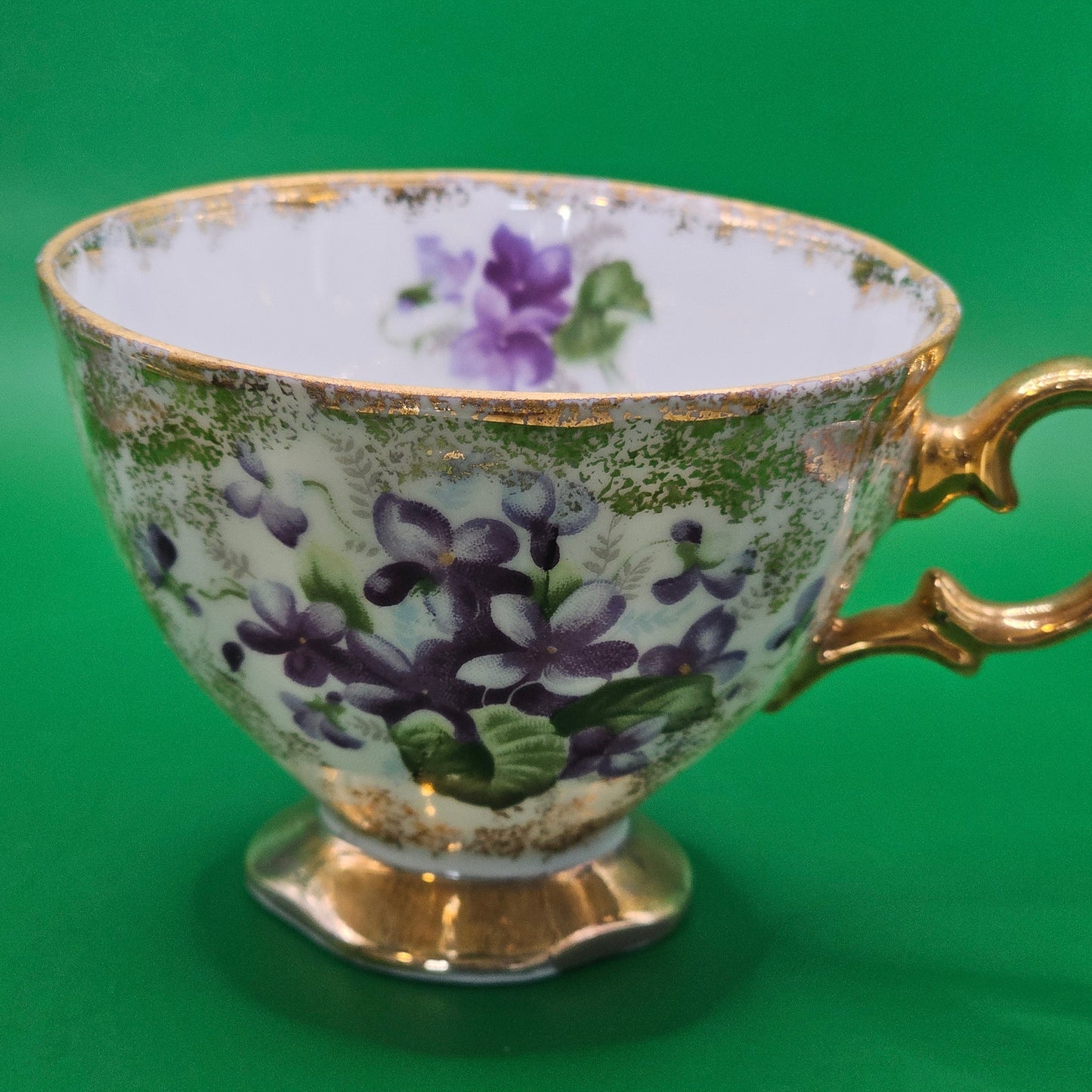 Golden Violets Cup & Saucer| 8 oz Candle