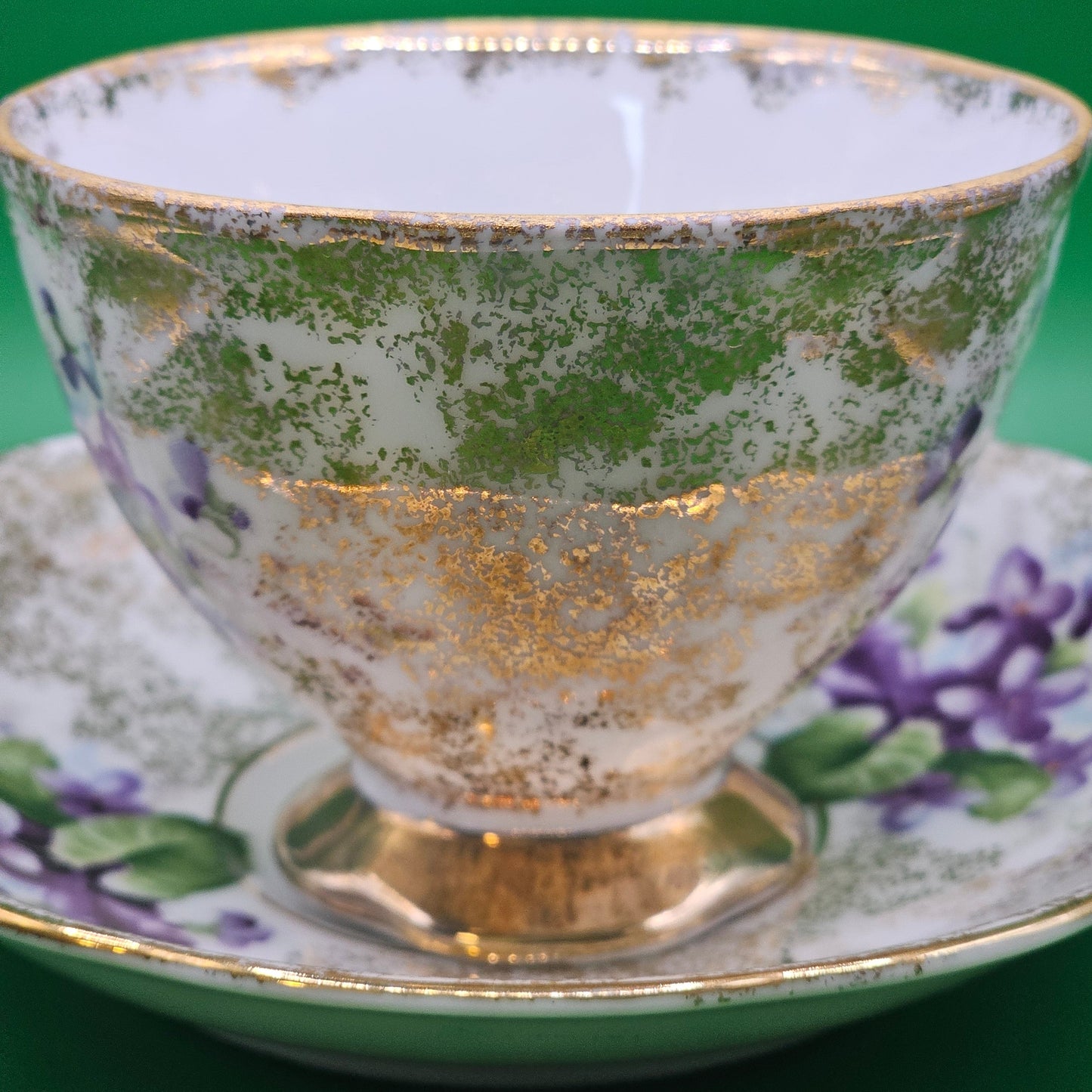 Golden Violets Cup & Saucer| 8 oz Candle