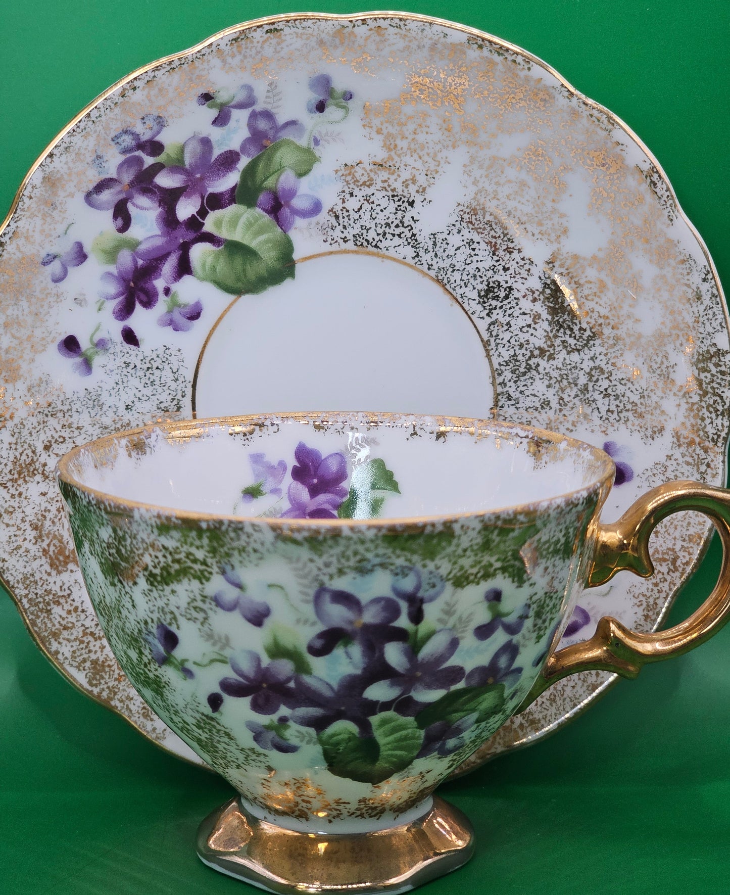 Golden Violets Cup & Saucer| 8 oz Candle