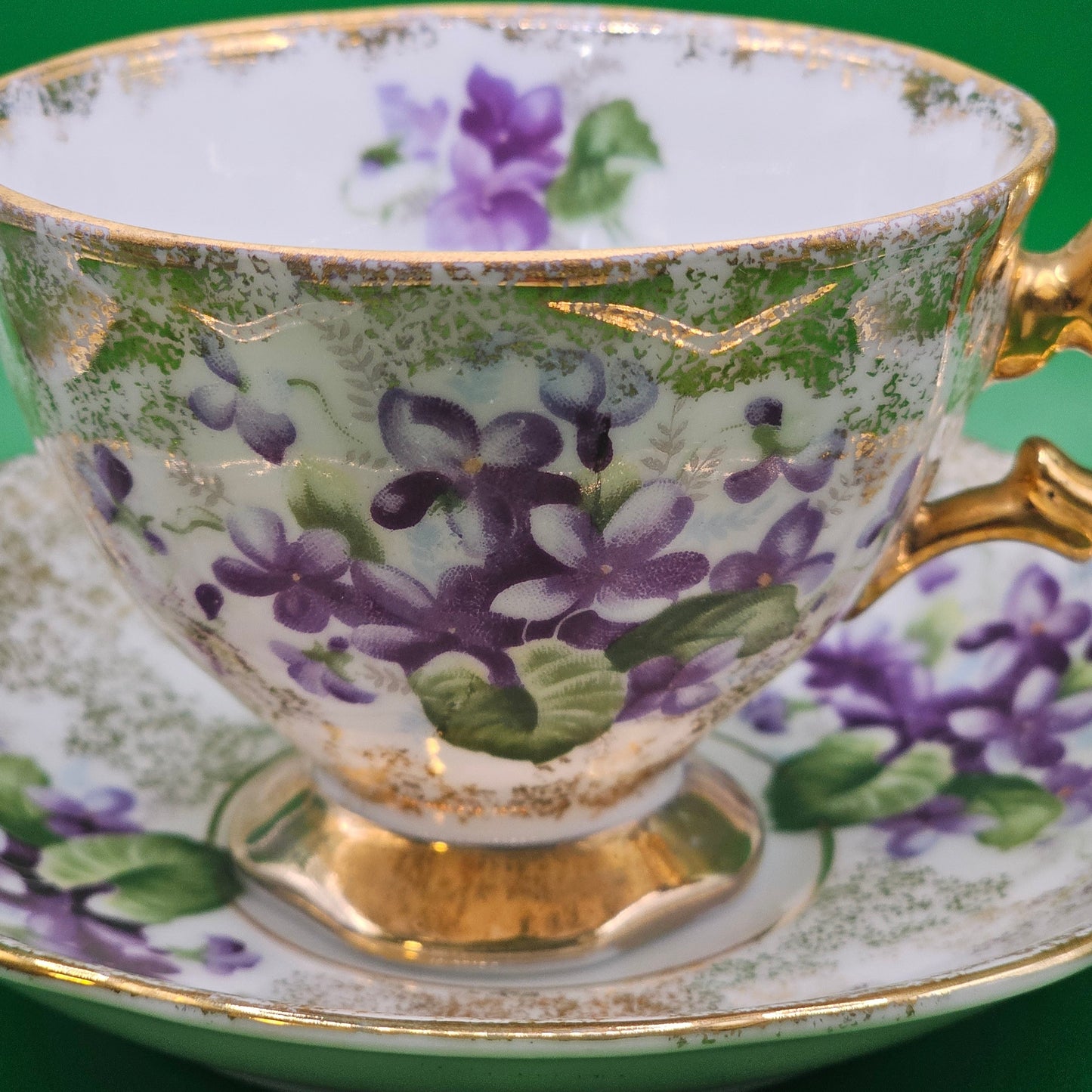 Golden Violets Cup & Saucer| 8 oz Candle