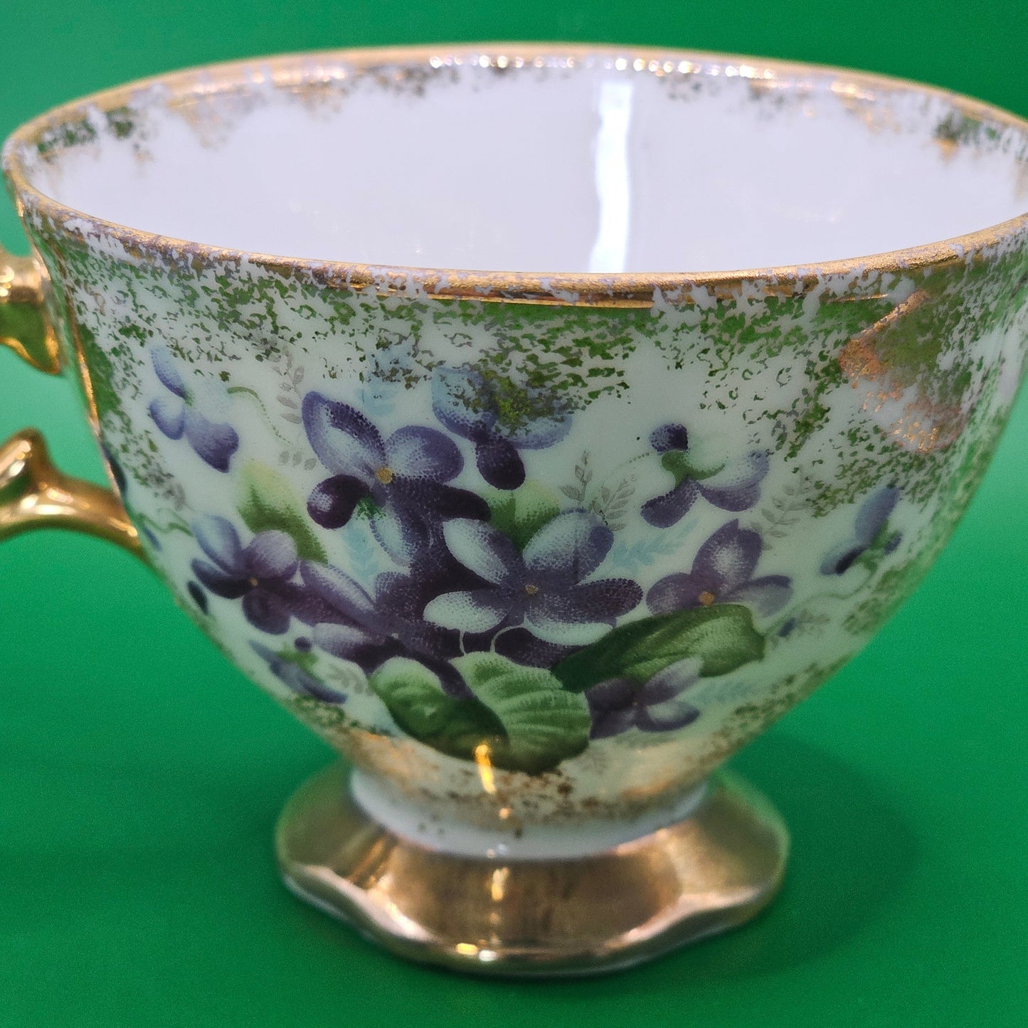 Golden Violets Cup & Saucer| 8 oz Candle