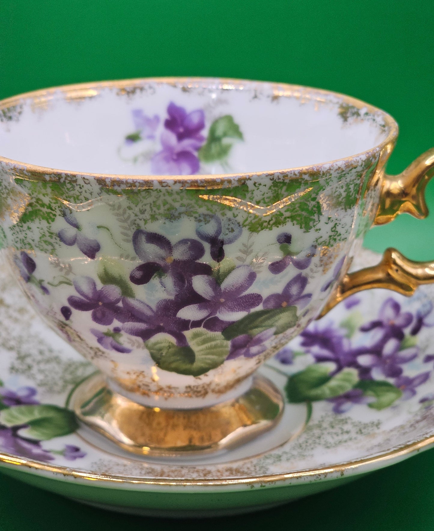 Golden Violets Cup & Saucer| 8 oz Candle