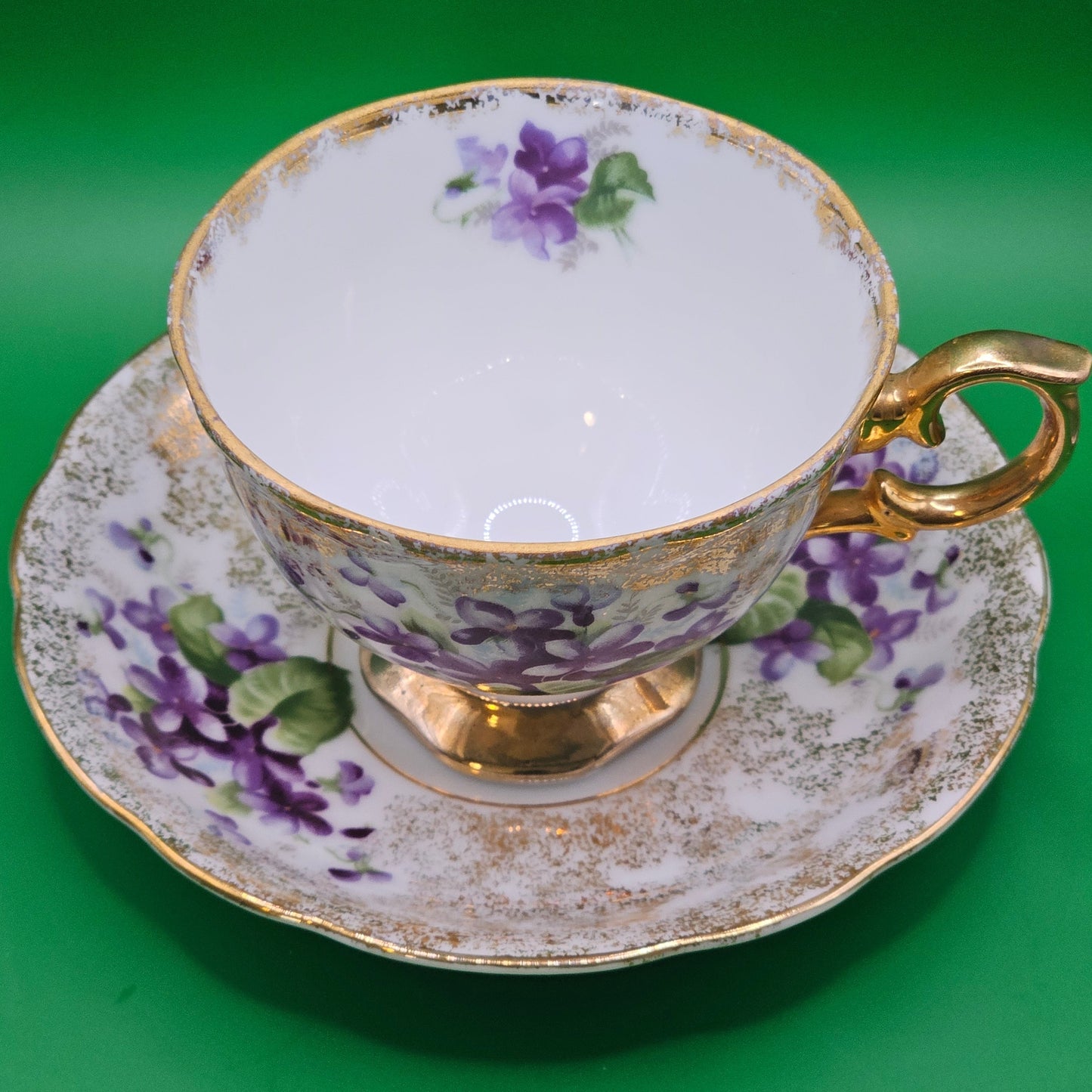 Golden Violets Cup & Saucer| 8 oz Candle